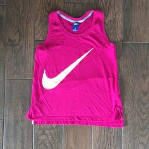 Women’s Nike fuchsia tank